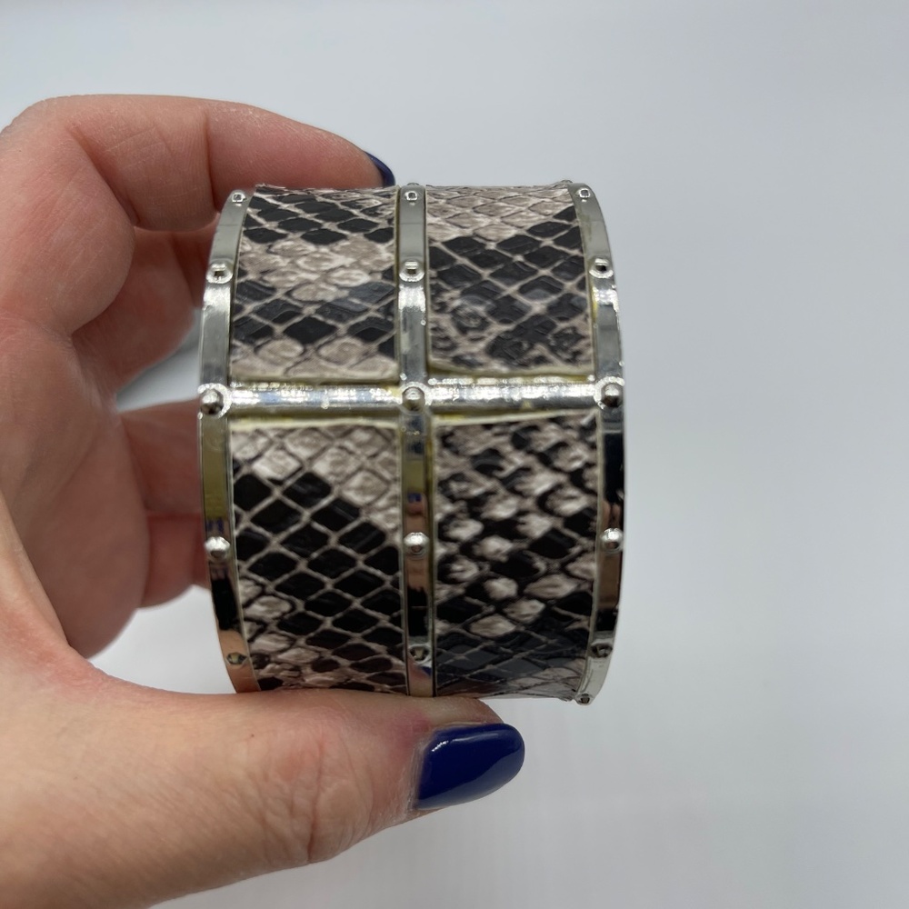 Jessica Simpson Cuff - Picture 4 of 4